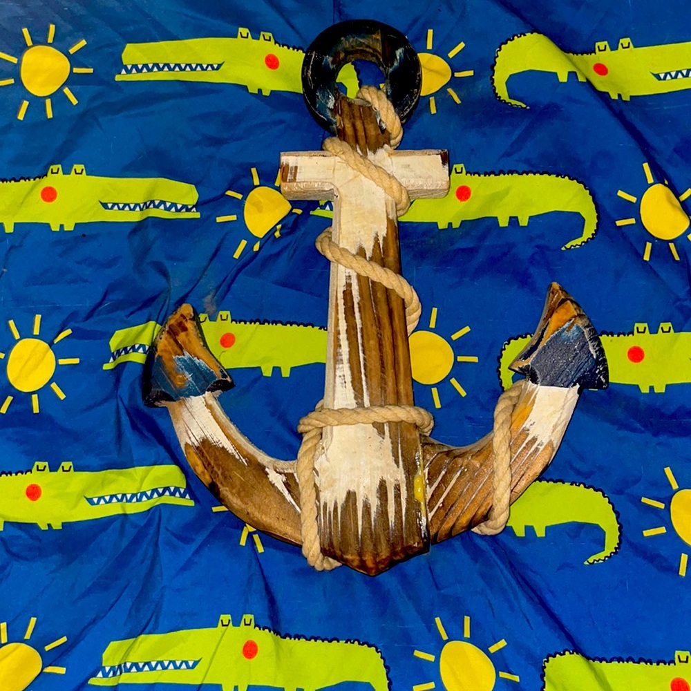 Medium sized anchor.